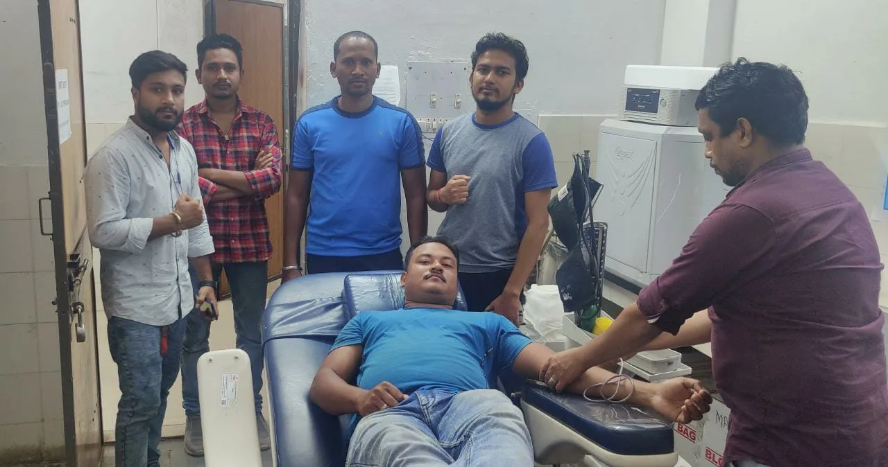  ଅଢେଇ ବର୍ଷର ଶିଶୁକନ୍ୟାକୁ ବିରଲ ରକ୍ତ ଦେଇ ଜୀବନ ବଞ୍ଚାଇଲେ ଯୁବକ