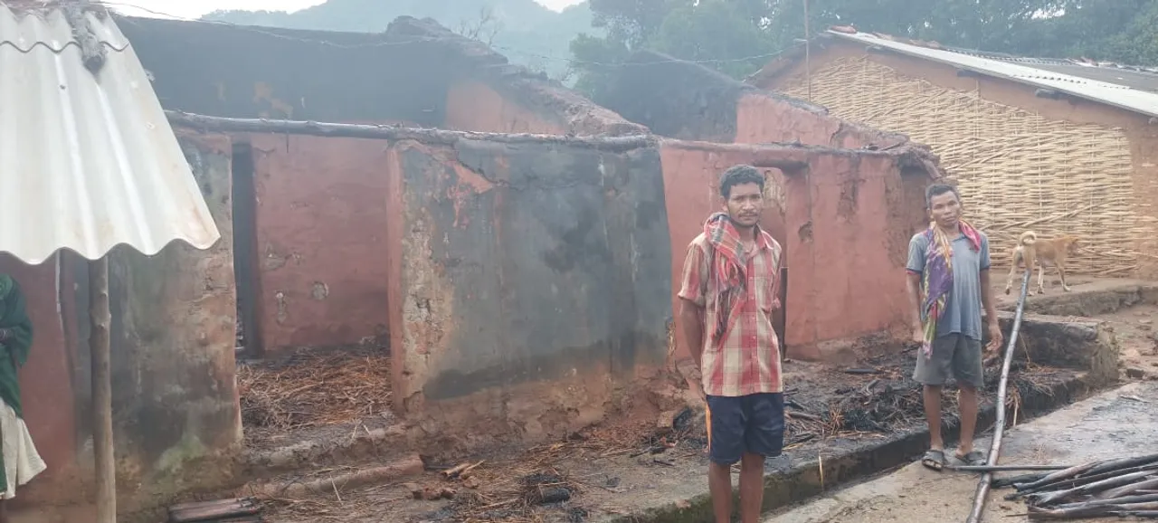  ଧାଇଗୁଡ଼ାରେ ଅଗ୍ନିକାଣ୍ଡ: ଜଳିଗଲା ୫ ବଖରା, ବାସହରା ହେଲେ ଦୁଇଟି ପରିବାର