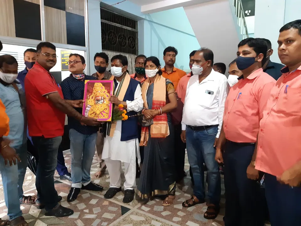  ମା’ ତାରିଣୀଙ୍କୁ ଦର୍ଶନ କଲେ କେନ୍ଦ୍ରମନ୍ତ୍ରୀ