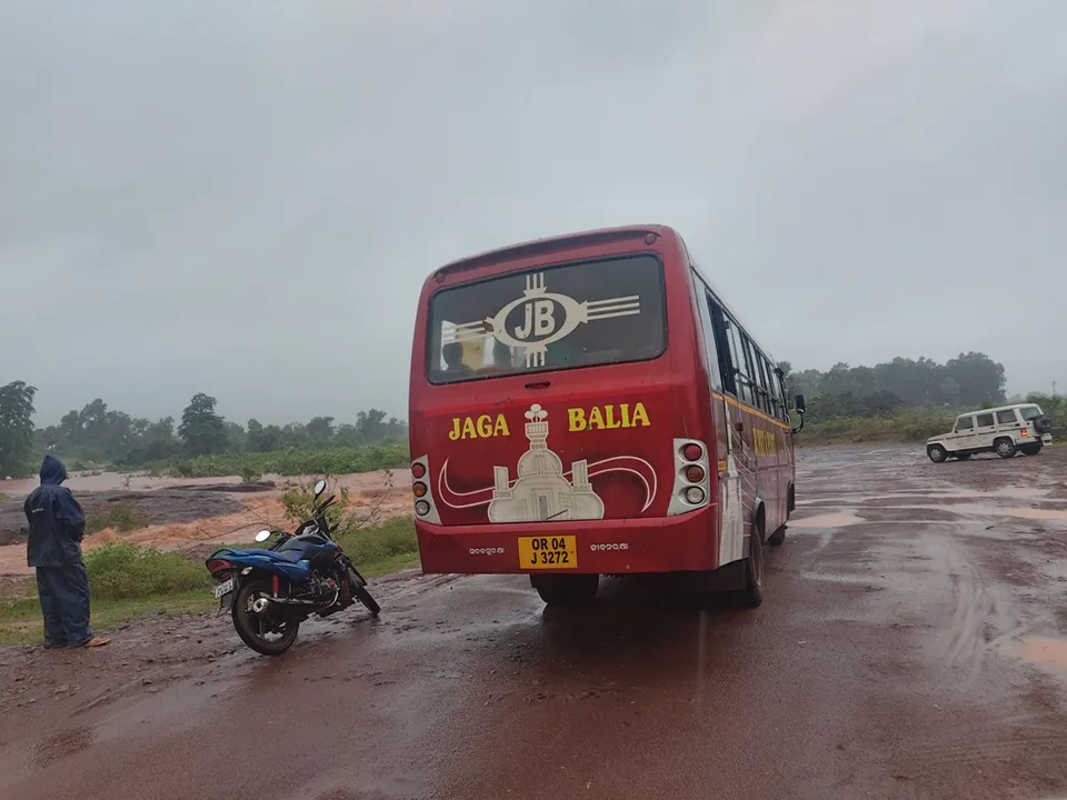  ଉଛୁଳିଲା ଡମଶାଳ ସେତୁ, କଲରଙ୍ଗି-କାଠପାଳ ବିଚ୍ଛିନ୍ନ
