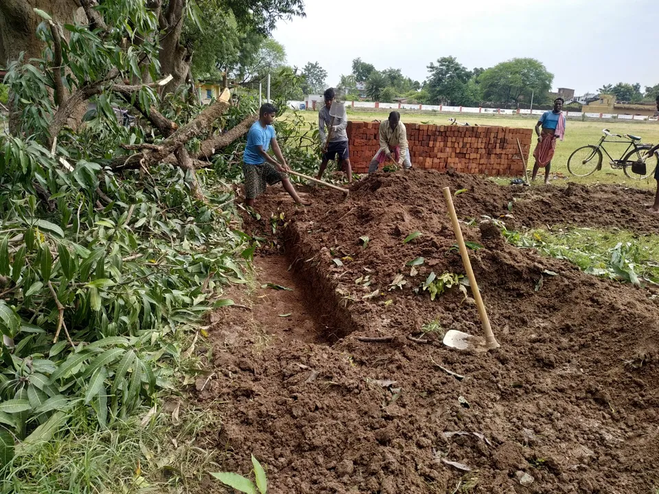  ମୁଖ୍ୟମନ୍ତ୍ରୀ ଆସିବେ ବୋଲି ଖୋଳିଥିବା ଗାତ ଅଭିଯୋଗ ପରେ ପୋତିଲେ