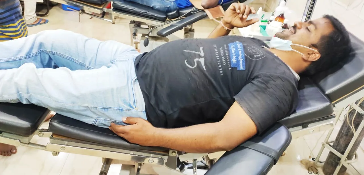 ଯୁବକଙ୍କ ବଦାନ୍ୟତା: ରାତିରେ ଆସି ରକ୍ତଦାନ କରି ଦୁଇ ଗର୍ଭବତୀଙ୍କ ଜୀବନ ବଂଚାଇଲେ 