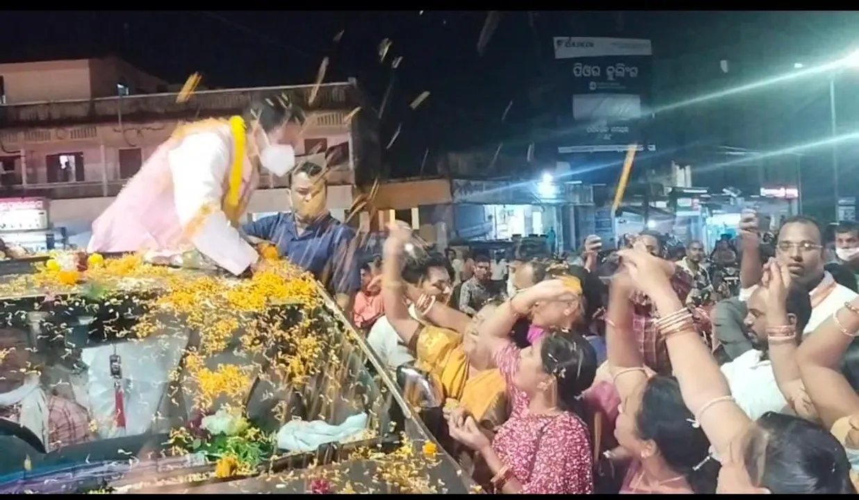  ବାରିପଦାରେ ପହଞ୍ଚିଲେ କେନ୍ଦ୍ରମନ୍ତ୍ରୀ ବିଶେଶ୍ବର, ବିଶାଳ ଶୋଭାଯାତ୍ରାରେ ସହର ପରିକ୍ରମା କଲେ 