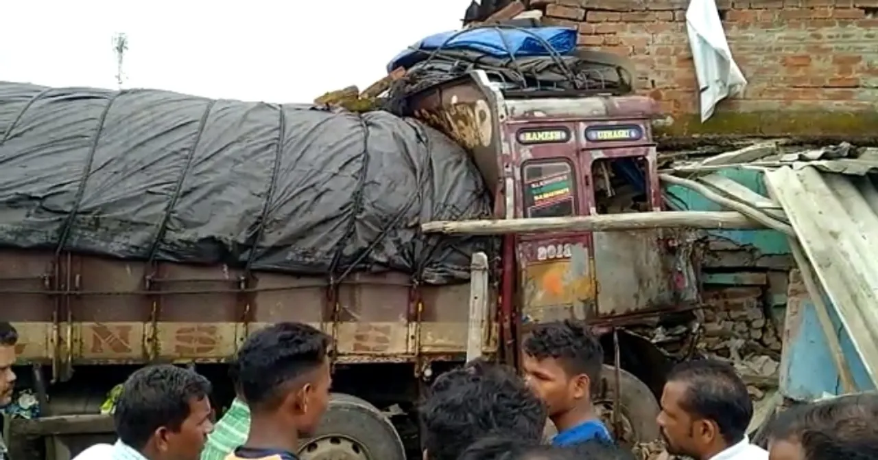  ଦୋକାନ ଭିତରକୁ ପଶିଲା ମାଲ ବୋଝେଇ ଟ୍ରକ, ୩ ଗୁରୁତର