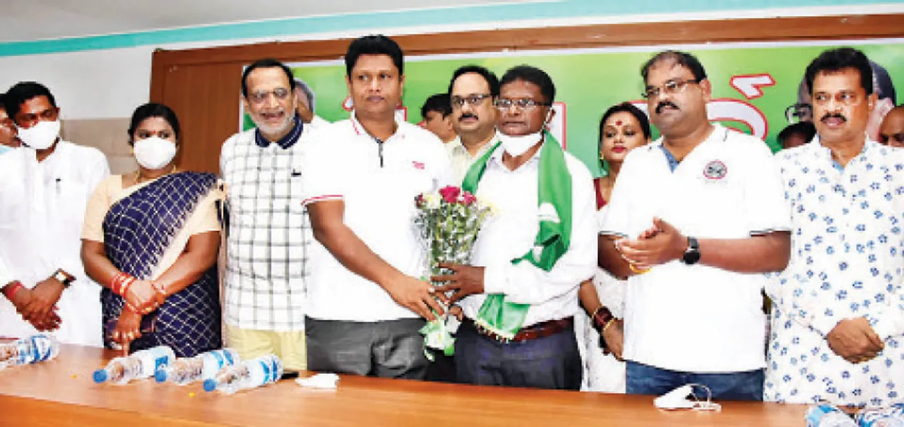  ବିଜେଡିରେ ମିଶିଲେ ଚନ୍ଦ୍ରଶେଖର ମାଝୀ