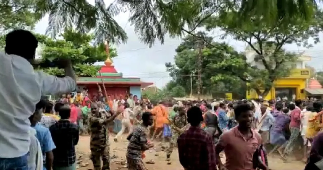  ସାର ପାଇଁ ରଣକ୍ଷେତ୍ର; ଢେଲା ପଥର ମାଡ଼ ସହ ଲ୍ୟାମ୍ପ୍‌ସ କାର୍ଯ୍ୟାଳୟରେ ଭଙ୍ଗାରୁଜା, ପୁଲିସର ଲାଠିଚାଳନା
