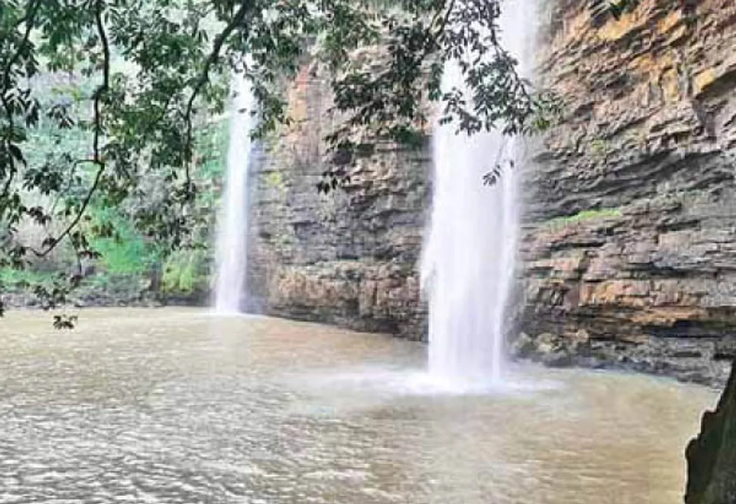  ଗଣେଶ ମୂର୍ତ୍ତି ବିସର୍ଜନ ବେଳେ ଅଘଟଣ: ଗୋଧସ୍‌ ଜଳପ୍ରପାତରେ ୩ ନିଖୋଜ