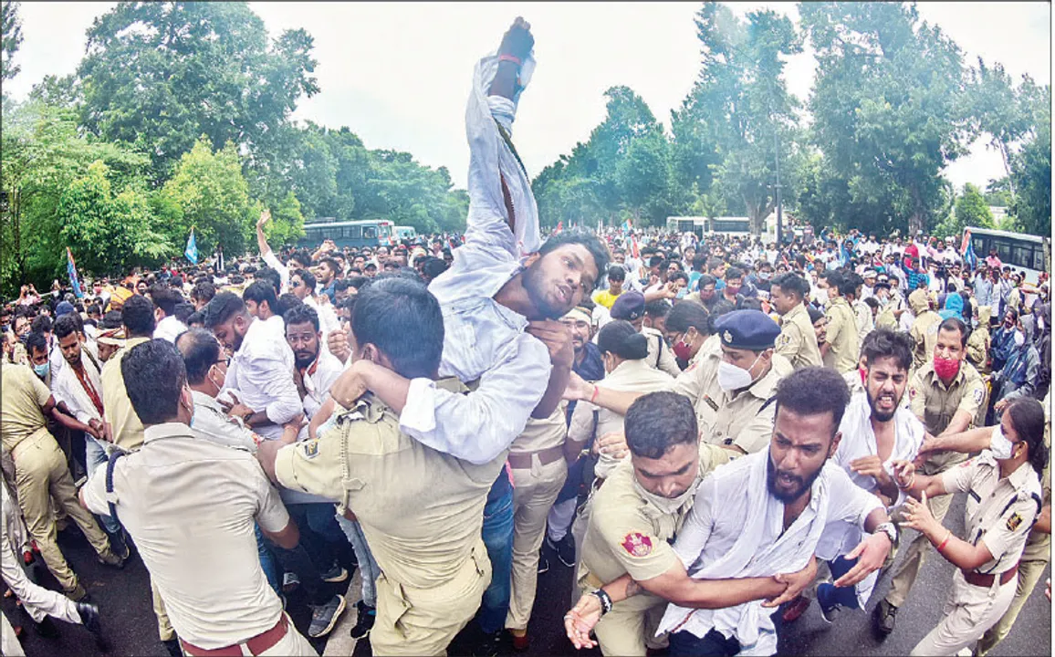  ଓଏସ୍‌ଏସ୍‌ସି‌ ଦୁର୍ନୀତି ବିରୋଧରେ ବିଧାନସଭା ଘେରିଲା ଛାତ୍ର କଂଗ୍ରେସ
