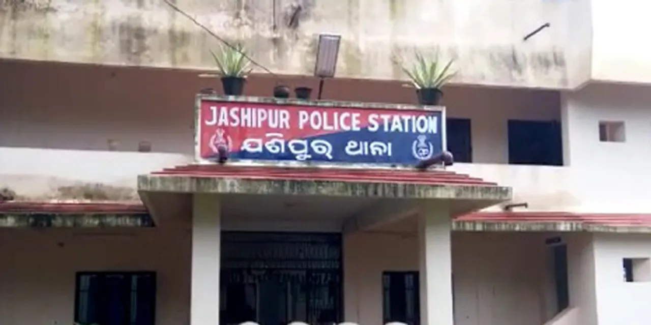 କଙ୍ଗାରୁ କୋର୍ଟରେ ବୃଦ୍ଧ ବାପାକୁ ହଲାପଟା, ଝିଅ ଦ୍ବିତୀୟ ବିବାହ କଲା ବୋଲି ଲକ୍ଷେ ଟଙ୍କା ଜରିମାନା