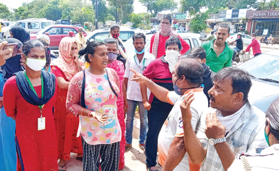  ଜନପଥରେ ପାର୍କିଂକୁ ନେଇ ଉତ୍ତେଜନା