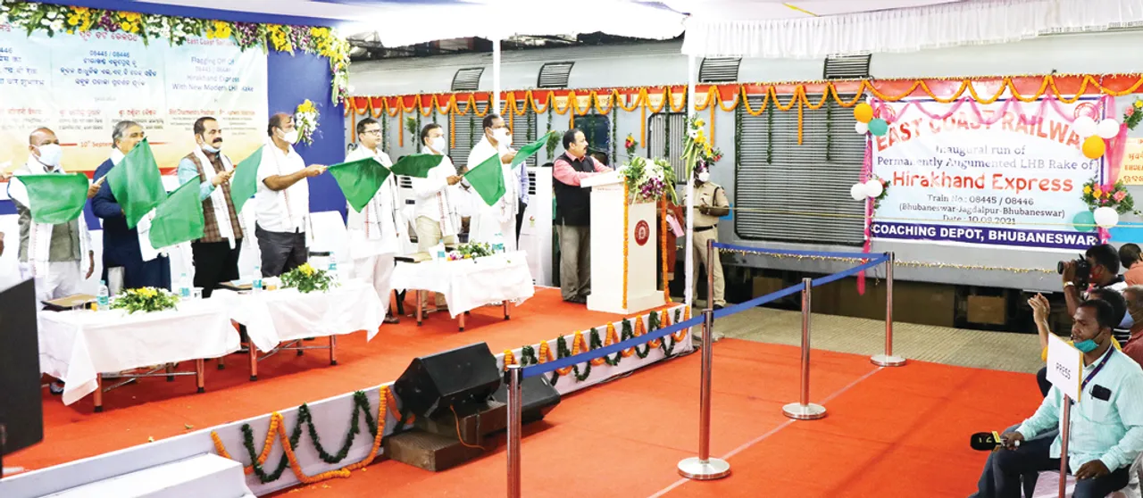  ହୀରାଖଣ୍ଡ ଏକ୍ସପ୍ରେସ୍‌ରେ ଏଲ୍‌ଏଚ୍‌ବି କୋଚ୍‌ର ଶୁଭାରମ୍ଭ ଉତ୍ସବ: କୁଆଡ଼େ ଗଲା ବିଶ୍ବସ୍ତରୀୟ ରେଳ ଷ୍ଟେସନ?