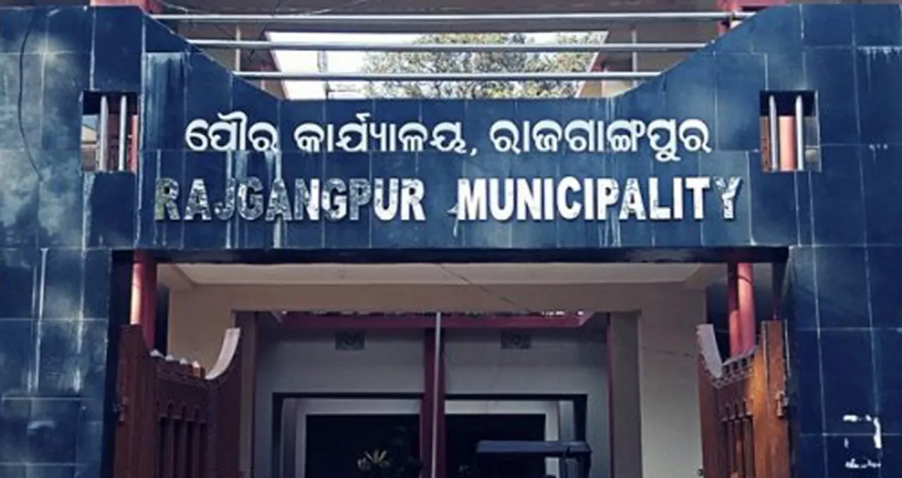  ପୌର ଅଧିକାରୀ ଗୃହବନ୍ଦୀ, ସହର ଛାଡ଼ି ପଳାଇବାକୁ ଉଚ୍ଚ କର୍ତ୍ତୃପକ୍ଷଙ୍କ ପରାମର୍ଶ