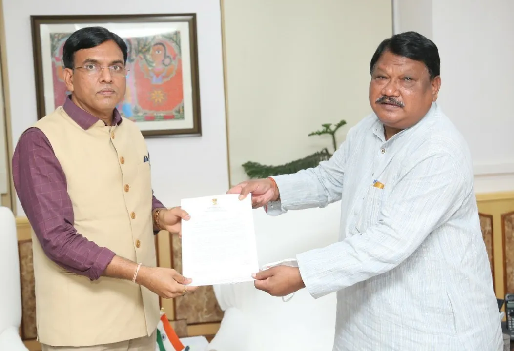  ଦ୍ବିତୀୟ ଏମ୍‌ସ ପ୍ରତିଷ୍ଠା ପ୍ରସଙ୍ଗରେ କେନ୍ଦ୍ର ସ୍ବାସ୍ଥ୍ୟମନ୍ତ୍ରୀଙ୍କୁ ଭେଟିଲେ ଜୁଏଲ ଓରାମ