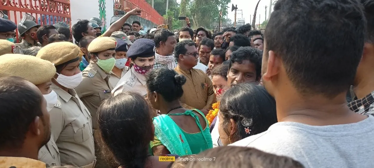  ମଞ୍ଜୁଦେବୀ ହତ୍ୟା ମାମଲାରେ ନିରୀହ କନ୍ଧ ଯୁବକଙ୍କୁ ଫସାଇ ଦିଆଯାଇଥିବା ଅଭିଯୋଗ: ବଙ୍ଗୋମୁଣ୍ଡା ଥାନା ଘେରିଲା କନ୍ଧ ସମାଜ ଯୁବ ସଂଗଠନ