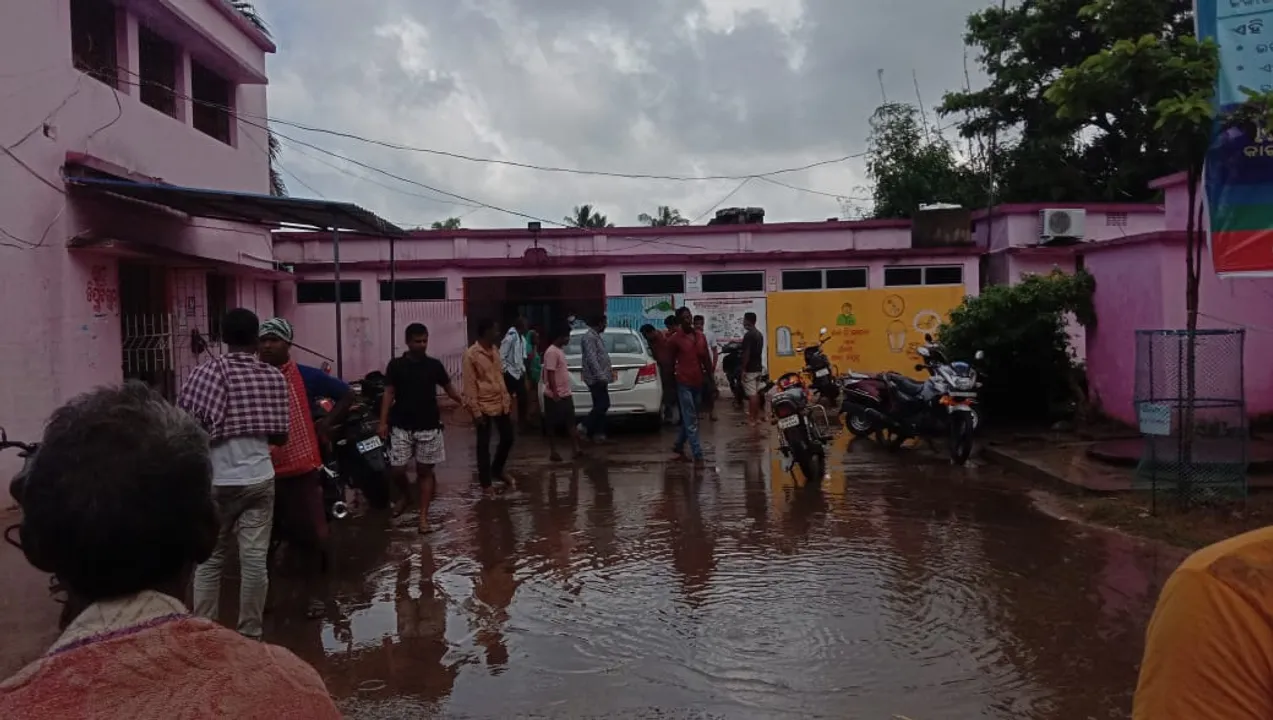  ଛେଳିକୁ ବାଇକ୍‌ ଧକ୍କା ଦେବାରୁ ଭୁଜାଲିରେ ଆକ୍ରମଣ; ସ୍ୱାମୀ ମୃତ, ସ୍ତ୍ରୀ-ପୁଅ ଆହତ, ଅଭିଯୁକ୍ତ ଫେରାର