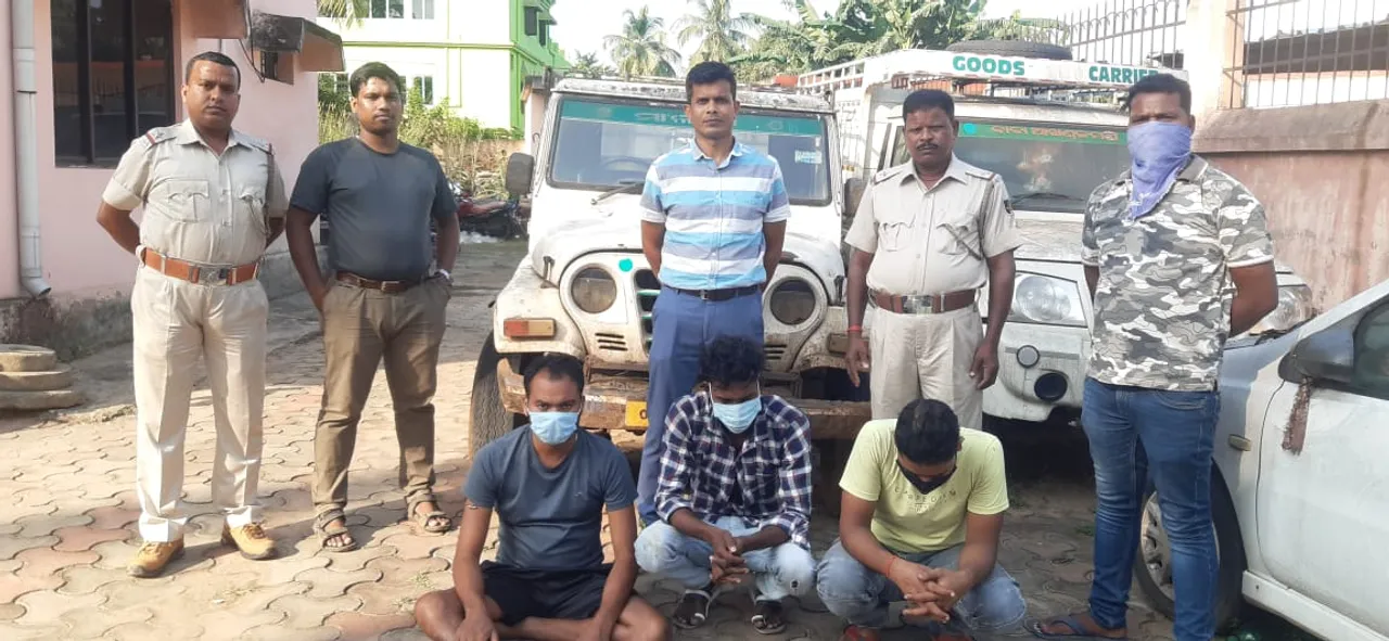  ୧୦୦୦ ଲିଟର ଦେଶୀ ମଦ ସହିତ ପିକଅପ ଭ୍ୟାନ ଜବତ, ୩ ଗିରଫ