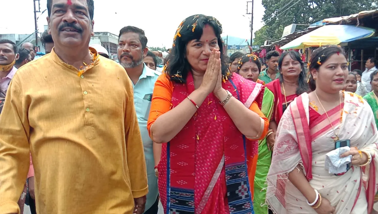  ରାୟଗଡ଼ାରେ ସାଂସଦ ଅପରାଜିତା: ଦୂରେଇଲା ବିଜେପି, ସ୍ୱାଗତ କଲା ଭିଏଚପି