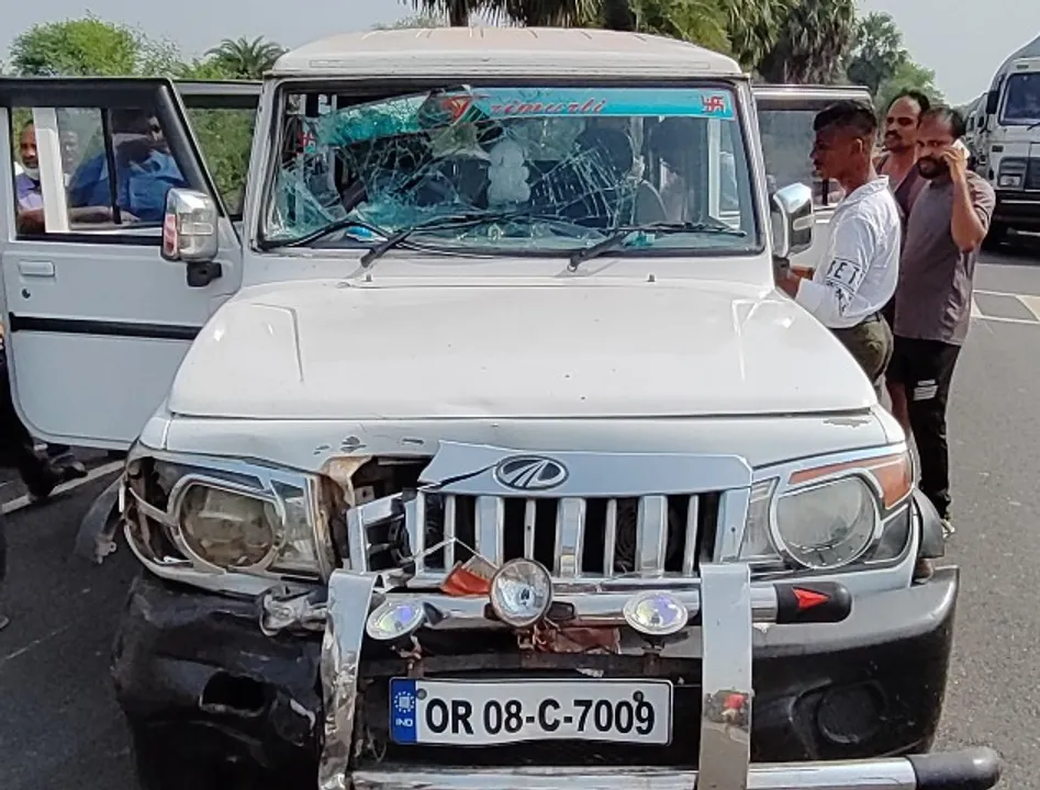  ବଲେରୋ ଧକ୍କାରେ ବାପା ମୃତ, ପୁଅ ଗୁରୁତର