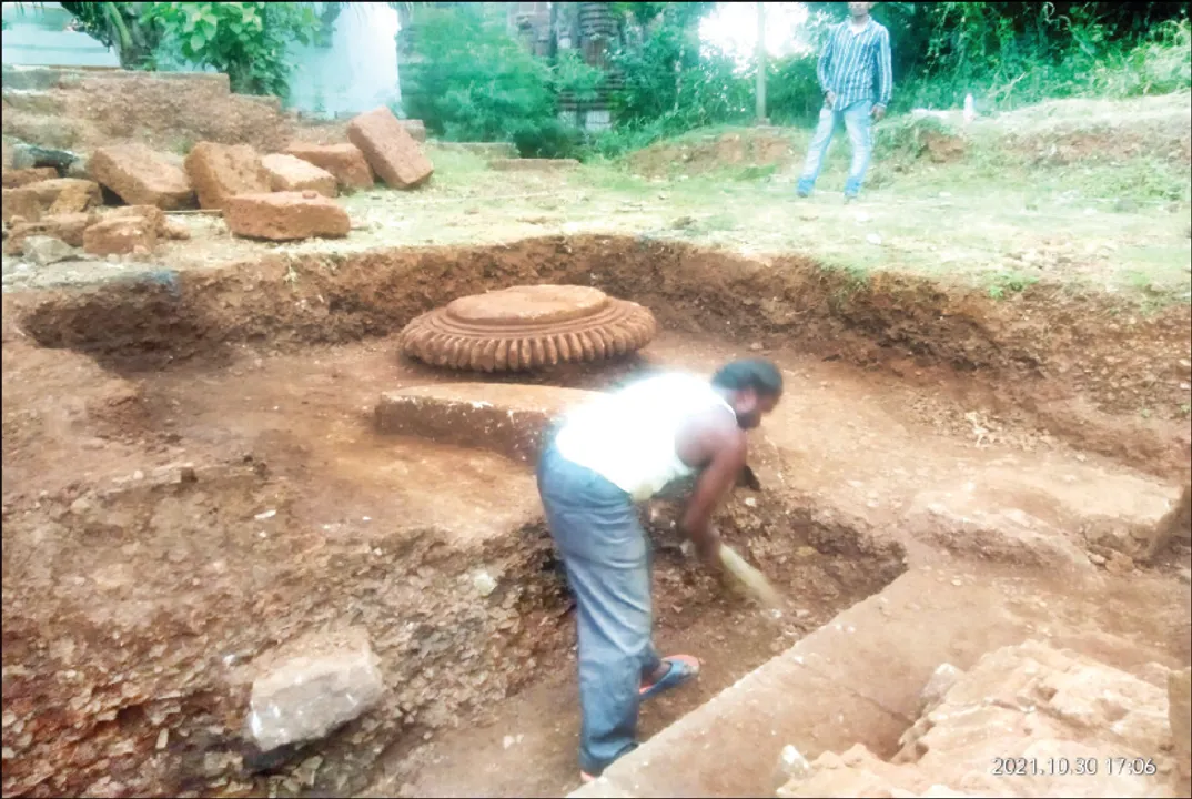  ଶୁକଶାରି ମନ୍ଦିର ନିକଟରେ ଖନନ କାର୍ଯ୍ୟ ଜାରି: ମିଳିଲା ଦୁଇଟି ମନ୍ଦିରର ଅଁଳା ବେଢ଼ା