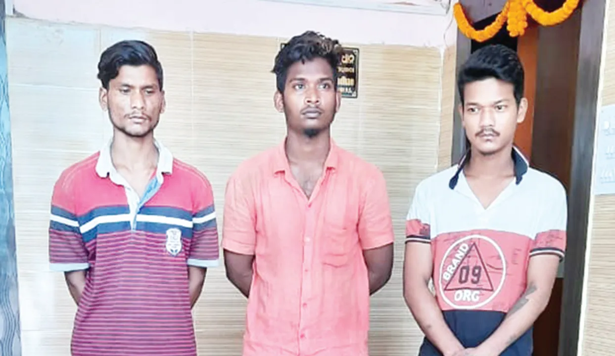  ମୋବାଇଲ୍ ଲୁଟେରା ଗ୍ୟାଙ୍ଗ୍‌ର ୩ ଗିରଫ, ୫୧ ମୋବାଇଲ୍ ଓ ବାଇକ୍ ଜବତ