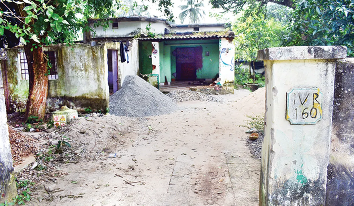  ସରକାରୀ କ୍ୱାର୍ଟର୍ସ ଭିତରେ ତିଆରି ‌ହେଉଛି ଘର: ଦଲାଲ କରୁଛନ୍ତି ବେପାର