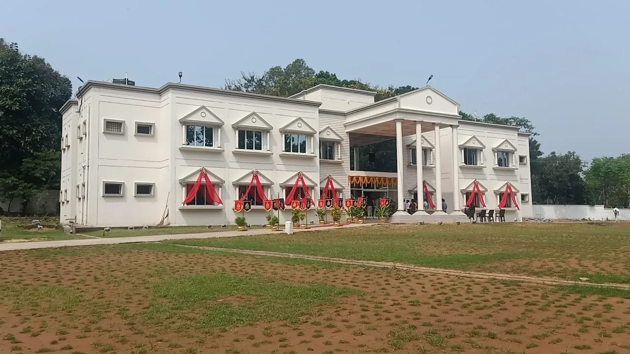  ୫୭ବର୍ଷ ପରେ ଉଦଘାଟିତ ହେଲା ବହୁ ପ୍ରତୀକ୍ଷିତ ପଶ୍ଚିମାଞ୍ଚଳ ଡିଆଇଜି ଅଫିସ