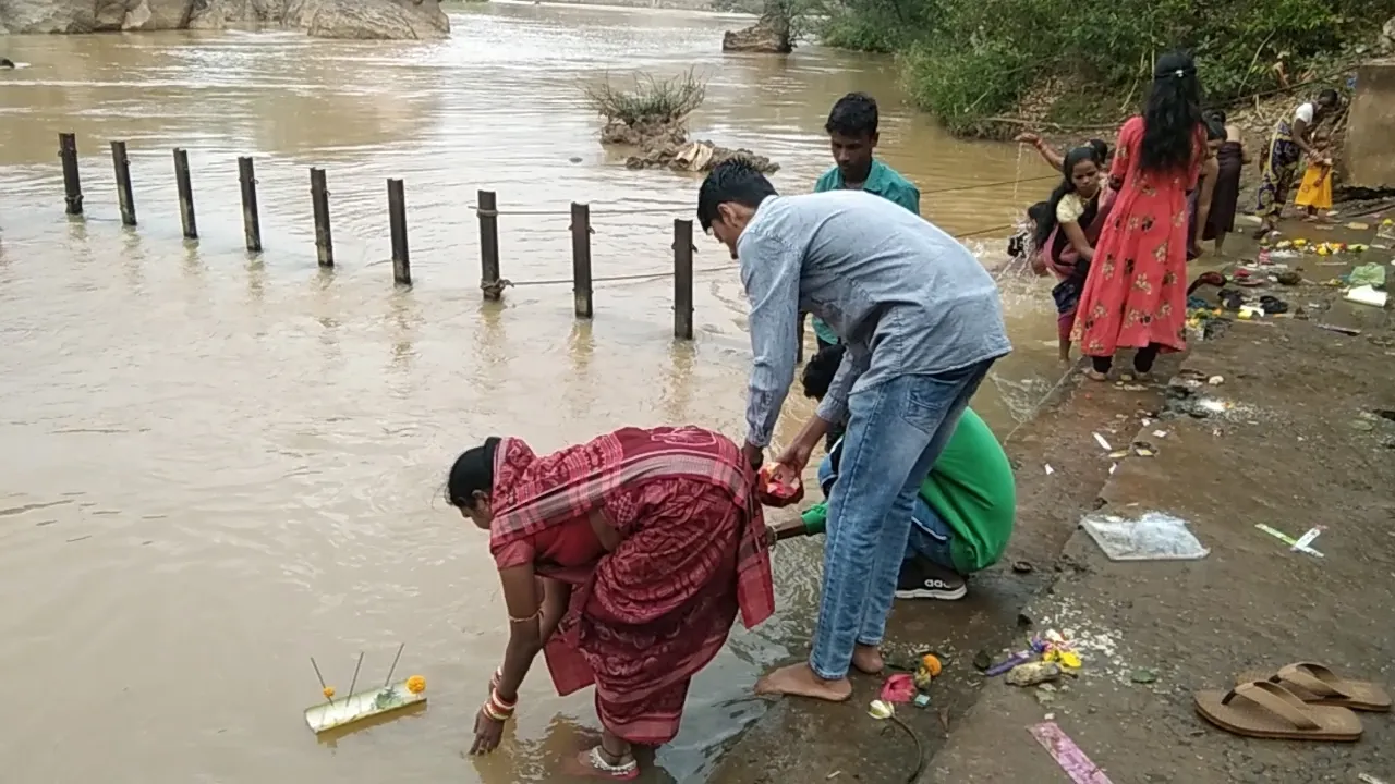 ଗୁପ୍ତେଶ୍ୱର ପୀଠରେ କାର୍ତ୍ତିକ ପୂର୍ଣ୍ଣିମା। (ଫଟୋ: ଅମର, ବୈପାରୀଗୁଡ଼ା)