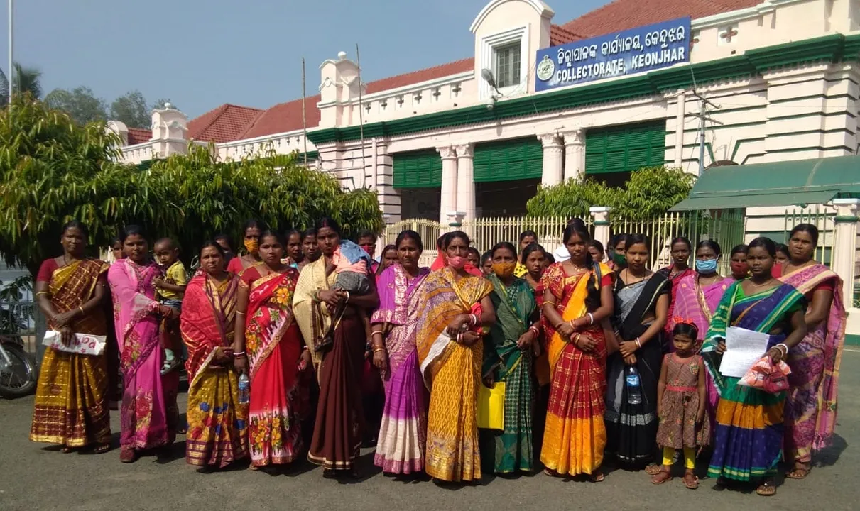  ମଦ ଭାଟିକୁ ମହିଳାଙ୍କ ବିରୋଧ