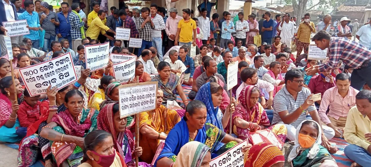  ଚିଟ୍‌ଫଣ୍ତ ଜମାକାରୀଙ୍କ ଗଣ ସତ୍ୟାଗ୍ରହ