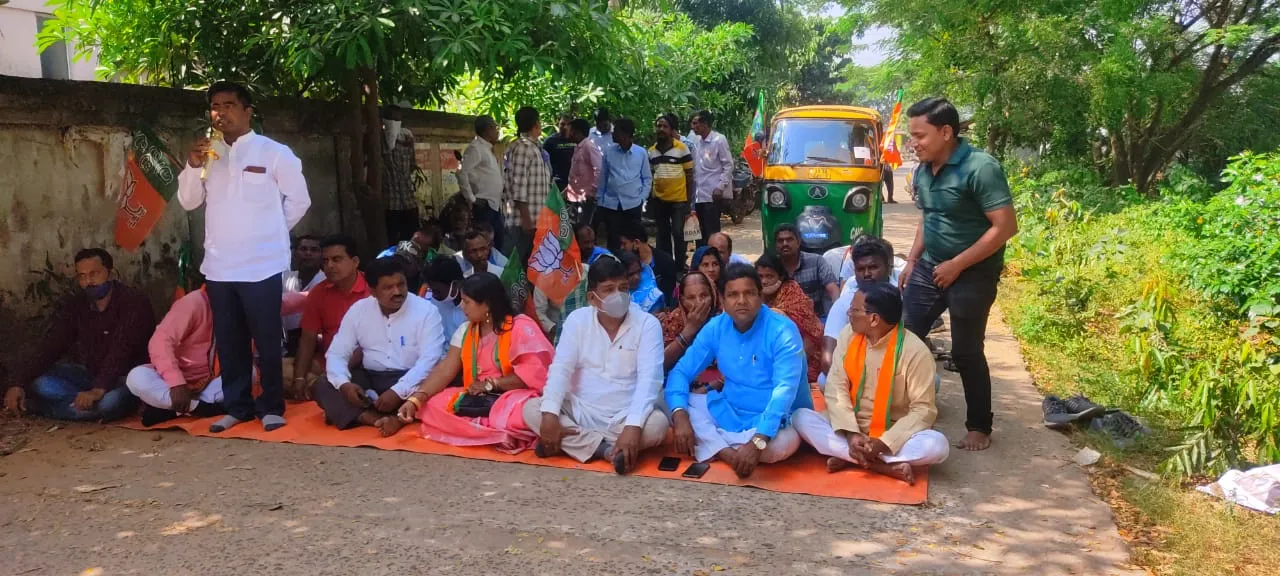  ମମିତା ମେହେର ମୃତ୍ୟୁ ଘଟଣା ପ୍ରତିବାଦରେ ପଞ୍ଚାୟତ ସମିତି ଘେରିଲା ବିଜେପି