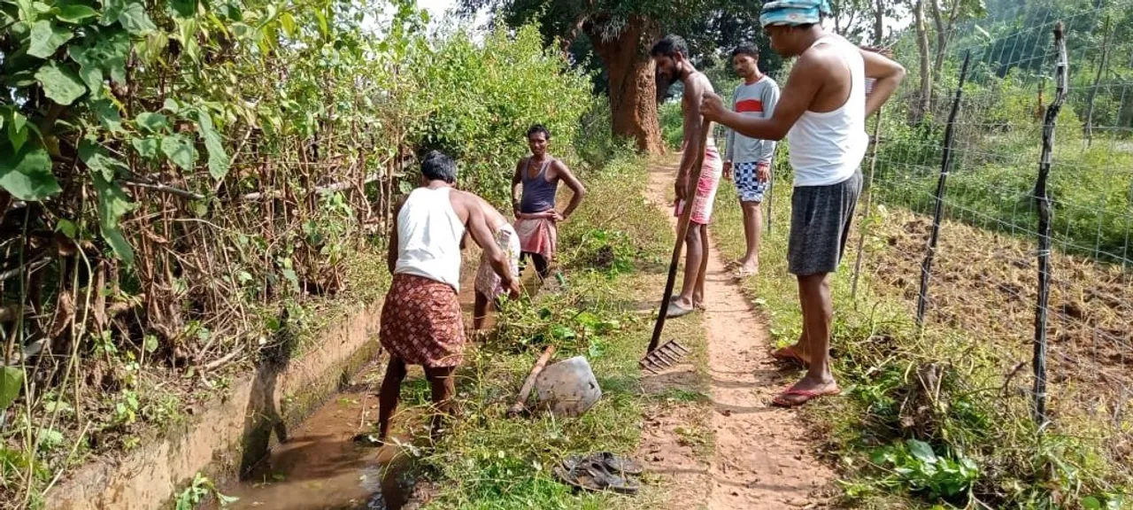  ସରକାରୀ କଳ ବିଫଳ, ନିଜସ୍ୱ ଉଦ୍ୟମରେ ଚାଷ ପାଇଁ କେନାଲ ପୁନରୁଦ୍ଧାର କଲେ ୨ ଗାଁର ଯୁବଗୋଷ୍ଠୀ 