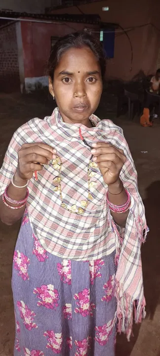  ହାର ଗୁନ୍ଥିବା କହି ଲୁଟି ନେଲେ ୬୦ଗ୍ରାମ ସୁନା: ନକଲି ଦେଇ ଅସଲି ନେଇଗଲେ ଛତିଶଗଡ଼ ଗ୍ରୁପ