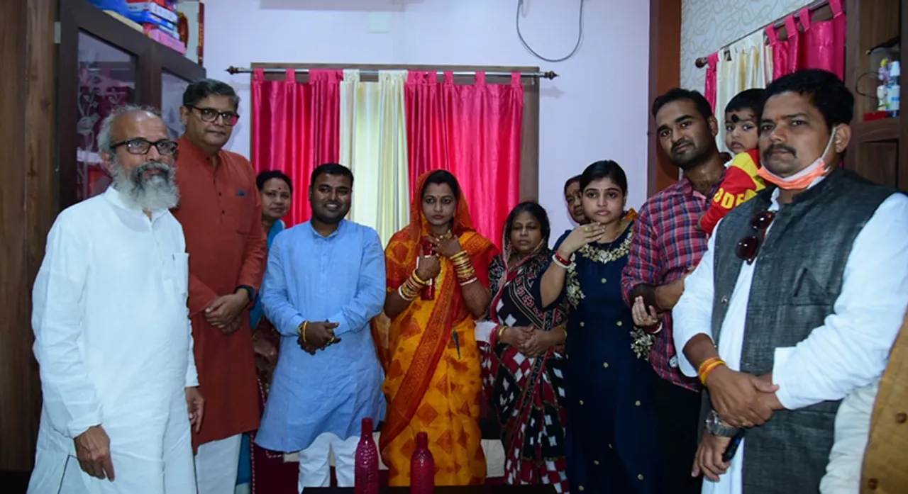  ହେଲିକପ୍ଟରରେ ଆସି ମାନସଙ୍କୁ ଆଶୀର୍ବାଦ ଦେଲେ ବୈଜୟନ୍ତ