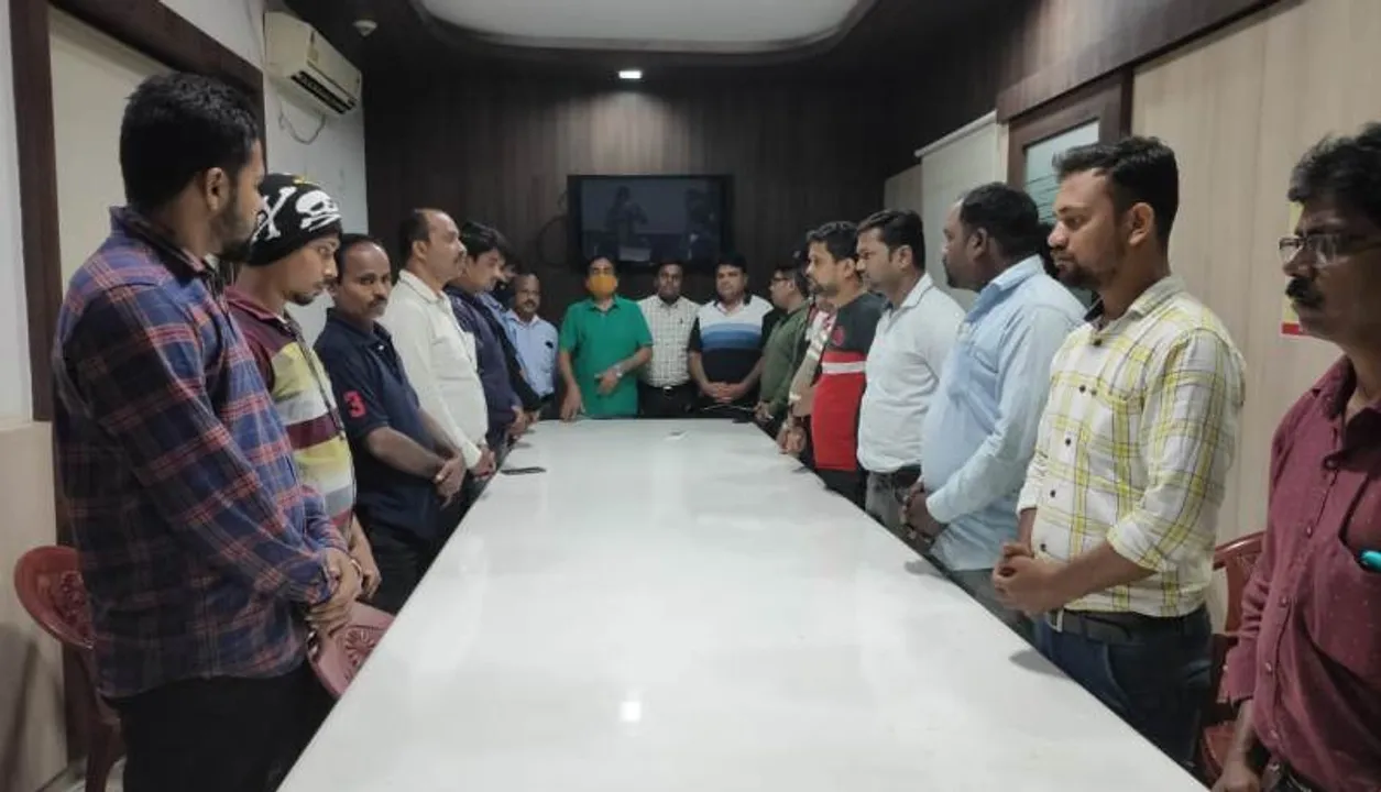  ବିଶିଷ୍ଟ କଟାକ୍ଷକାର, ବ୍ୟଙ୍ଗକବି କିଶୋର ରଥଙ୍କ ବିୟୋଗରେ ବାଲେଶ୍ୱର ସ୍ଥିତ ‘ସମ୍ବାଦ’ କାର୍ଯ୍ୟାଳୟରେ ଶୋକସଭା