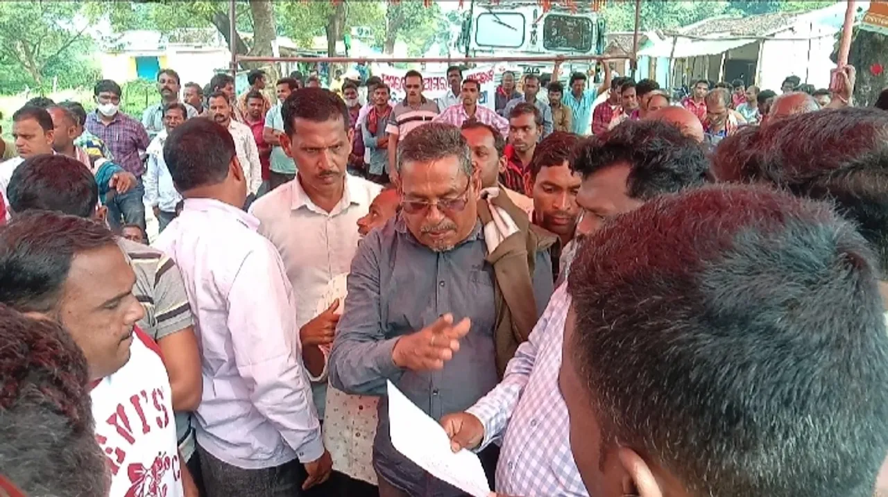  ପାଣି ପାଇଁ ଚାଷୀଙ୍କ ରାସ୍ତା ଅବରୋଧ: ପ୍ରତିଶ୍ରୁତି ପରେ ଆନ୍ଦୋଳନ ପ୍ରତ୍ୟାହୃତ