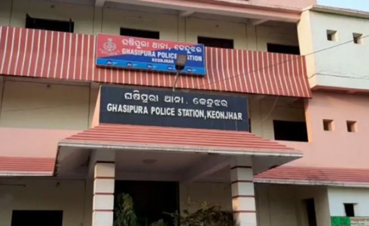  ଲକ୍ଷାଧିକ ଟଙ୍କା ସହ ସୁନା ଅଳଙ୍କାର ଓ ମୋବାଇଲ୍ ଲୁଟ୍: ଲୁଟେରାଙ୍କ ଆକ୍ରମଣରେ ୩ ଗୁରୁତର