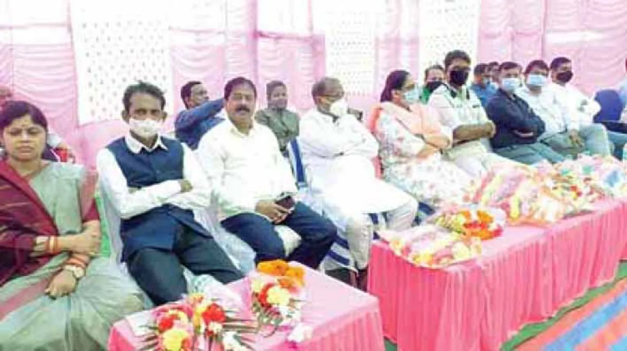  ଜେଏସ୍‌ଡବ୍ଲ୍ୟୁ ପ୍ରକଳ୍ପକୁ ନେଇ ଢିଙ୍କିଆ ପଞ୍ଚାୟତ ଦୁଇ ଫାଳ: ମନ୍ତ୍ରୀଙ୍କ ଉପସ୍ଥିତିରେ ଛକାପଞ୍ଝା