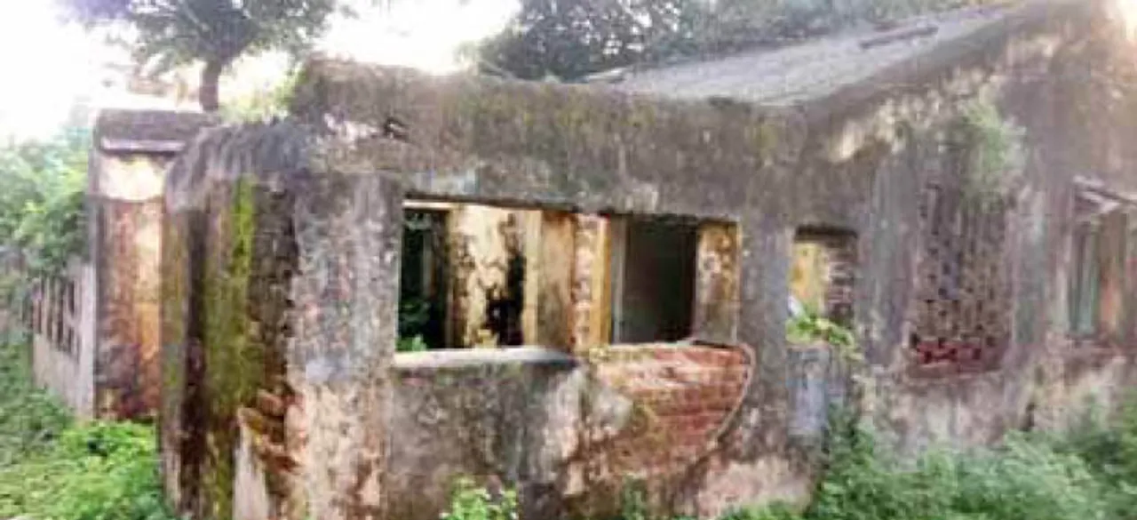  ଚାରିଛକ: ଜରାଜୀର୍ଣ୍ଣ ଅବସ୍ଥାରେ ଡାକ୍ତରଙ୍କ କ୍ୱାର୍ଟର୍ସ