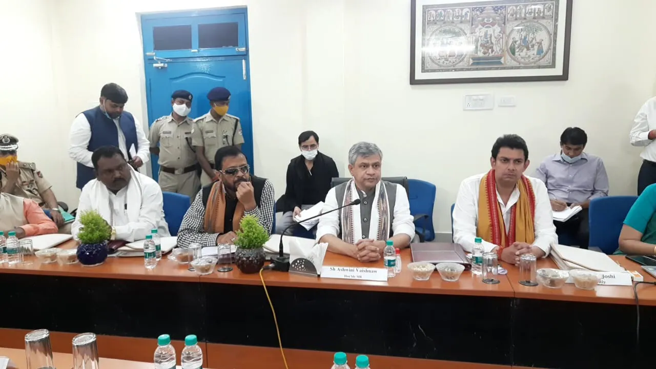  ଝାରସୁଗୁଡ଼ାରେ ରେଳମନ୍ତ୍ରୀ: ‘ଓଡ଼ିଶାରେ ରେଳ ଭିତ୍ତିଭୂମିର ବିକାଶ କରାଯିବ’