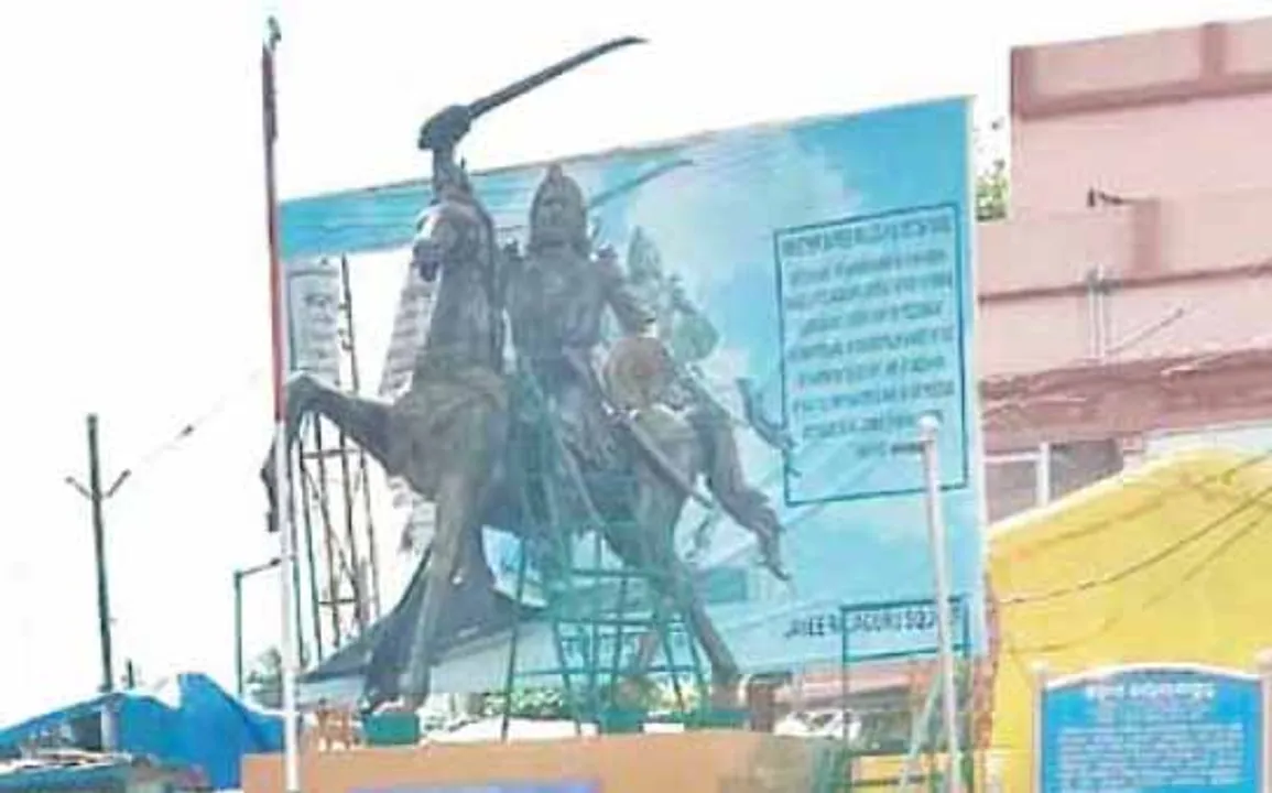  ମାଟିର ପୁଅଙ୍କୁ ଭୁଲିଗଲା ପ୍ରଶାସନ: ସହିଦ୍‌ ଜୟୀ ରାଜଗୁରୁଙ୍କ ମୂର୍ତ୍ତିରେ ମାଳ ଖଣ୍ଡେ ବି ପକାଇଲେନି