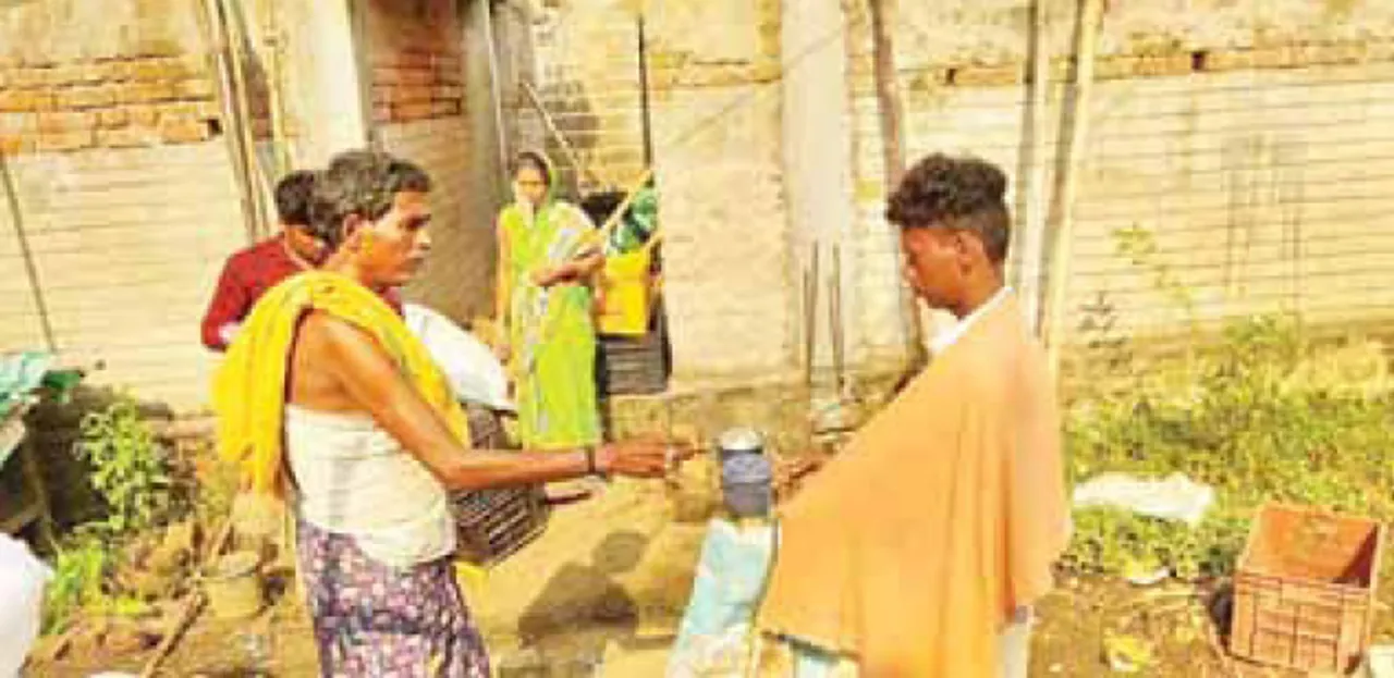  ବାପା ଆରପାରିରେ, ମା’ ଆଖି ବୁଜିଲେ: ଶୁଦ୍ଧିକ୍ରିୟା ପାଇଁ ଭିକ ମାଗୁଛି ନାବାଳକ