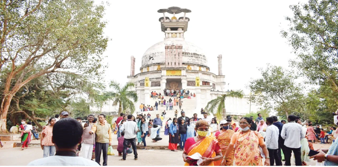  ବଡ଼ ଦିନର ମଜା: ଶାନ୍ତିସ୍ତୂପରେ ୧୦ ହଜାର ପର୍ଯ୍ୟଟକ