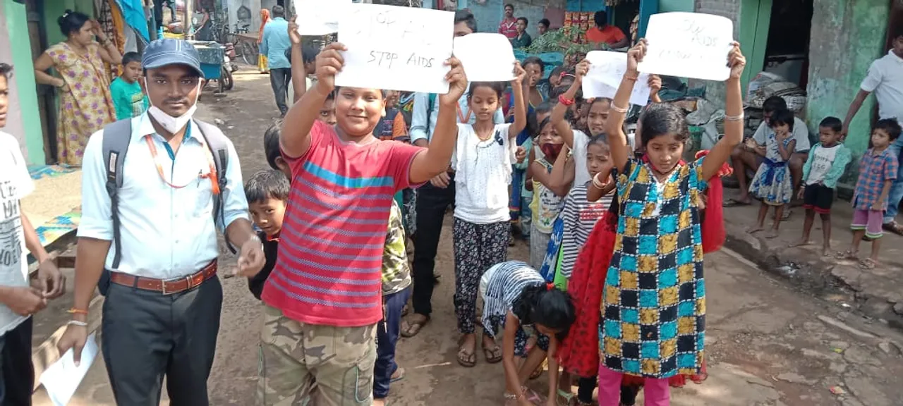  ଭୁବନେଶ୍ବର ଶାନ୍ତିପଲ୍ଲୀ ବସ୍ତିରେ ବିଶ୍ୱ ଏଡ୍‌ସ ଦିବସ ପାଳିତ