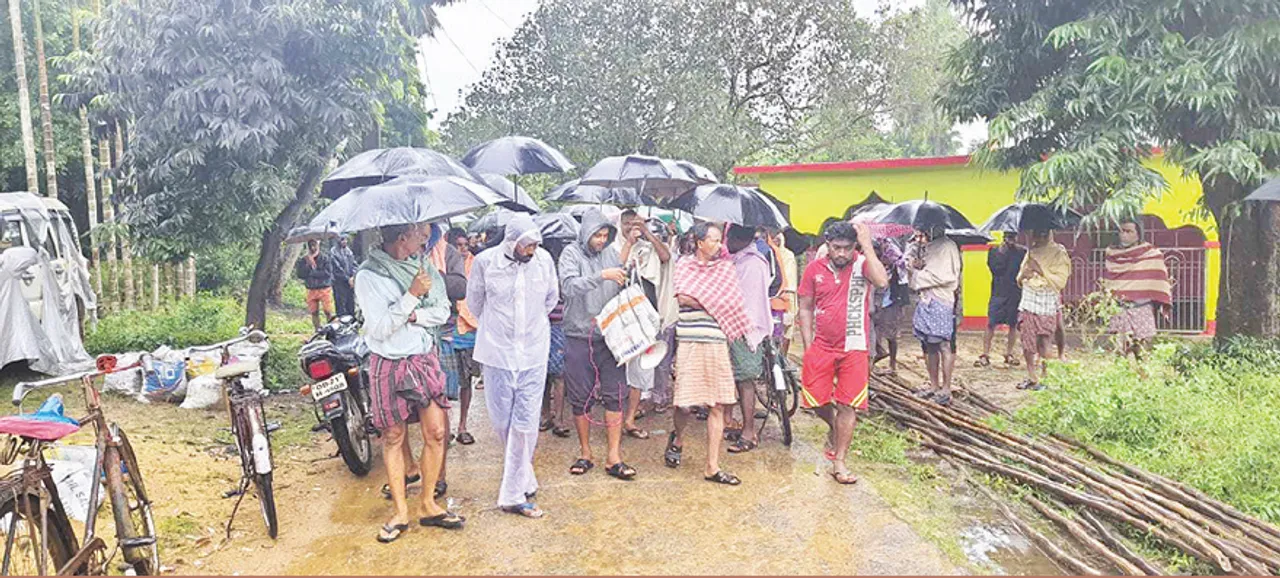  ଜେଏସ୍‌ଡବ୍ଲୁ ପ୍ରକଳ୍ପ ପାଇଁ ପୁଣି ଢିଙ୍କିଆରେ ଉତ୍ତେଜନା: ପୁଲିସ-ଗ୍ରାମବାସୀ ଖଣ୍ଡଯୁଦ୍ଧ; ୧୧ ପୁଲିସ, ୭ ମହିଳା ଆହତ