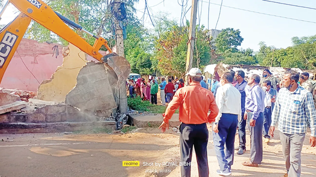  ସତ୍ୟକାଳୀ ବସ୍ତି‌ରୁ ଜବରଦଖଲ ଉଚ୍ଛେଦ