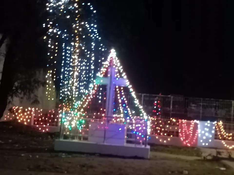  ବଡ଼ଦିନ ପାଇଁ ପ୍ରସ୍ତୁତି। (ଫଟୋ: ସୁରେଶ ନାଇଡୁ, ଜୟପୁର)