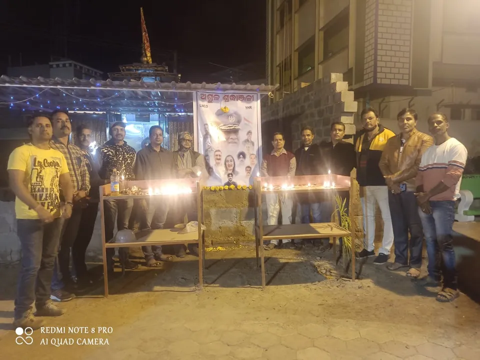  କୋରାପୁଟ: ଜୟପୁରରେ ସିଡିଏସ୍‌ ବିପିନ ରାୱତ ଓ ୧୩ଜଣଙ୍କୁ ଲିଙ୍ଗରାଜନଗର ଉନ୍ନୟନ କମିଟି ଓ ୟୁଥ୍ ଫର୍‌ ହ୍ୟୁମାନ ରାଇଟସ୍ ପକ୍ଷରୁ ଶ୍ରଦ୍ଧାଂଜଳି।