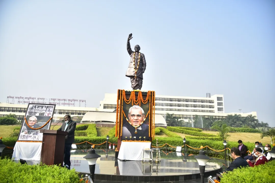  ସୁଶାସନ ଦିବସରେ ଏମ୍‌ସର ଭାରତରତ୍ନ ଅଟଳ ବିହାରୀ ବାଜପେୟୀଙ୍କୁ ଶ୍ରଦ୍ଧାଞ୍ଜଳି