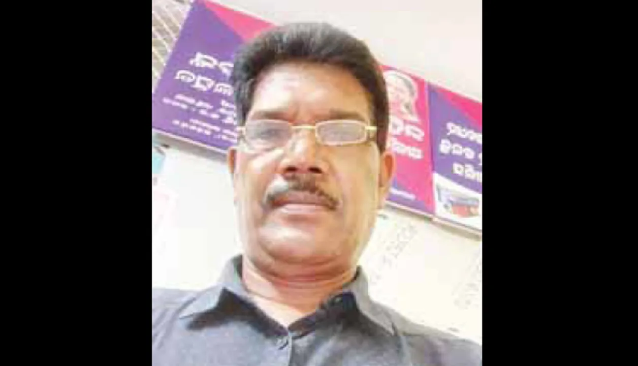 ଖାକି ପୋଷାକରେ କଳା ଦାଗ: ଭିଜିଲାନ୍ସ ହାବୁଡ଼ରେ ଥାନାଧିକାରୀ, କାର୍‌ ସିଟ୍‌ ତଳୁ ୨ଲକ୍ଷ ଟଙ୍କା ଜବତ