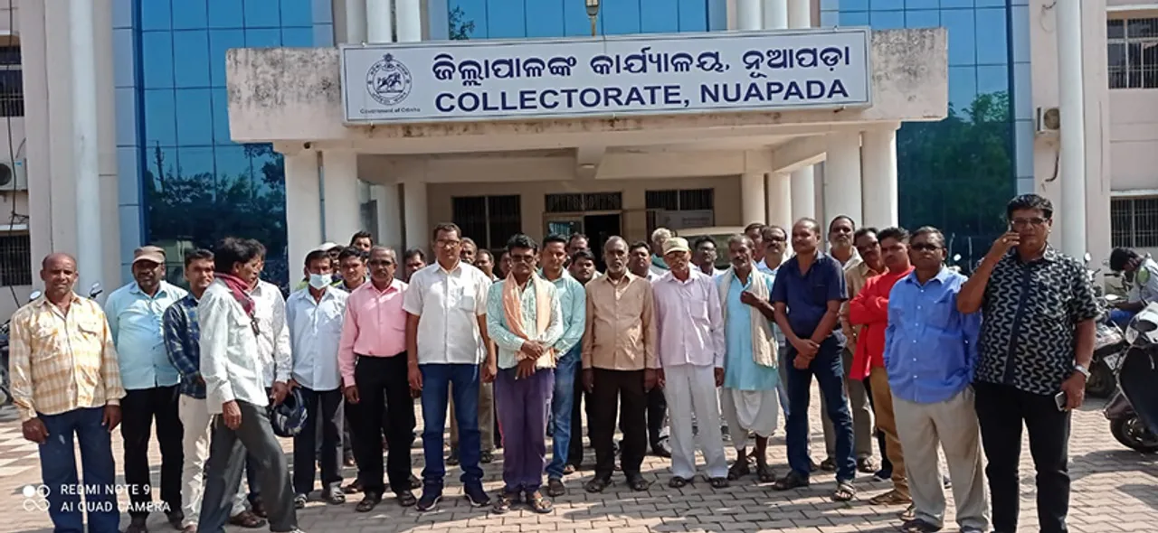  ବିଭିନ୍ନ ସମସ୍ୟା ନେଇ ଜିଲ୍ଲାପାଳ ଅଫିସ ଘେରିଲେ ଚାଷୀ